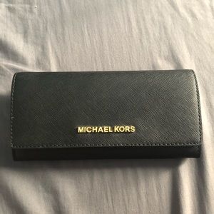 Michael kors clutch wallet